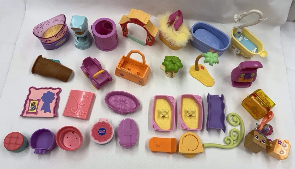 Lot of 137 Littlest Pet Shop Figures + Accessories &amp; 2 Tackle Boxes * Cats Dogs