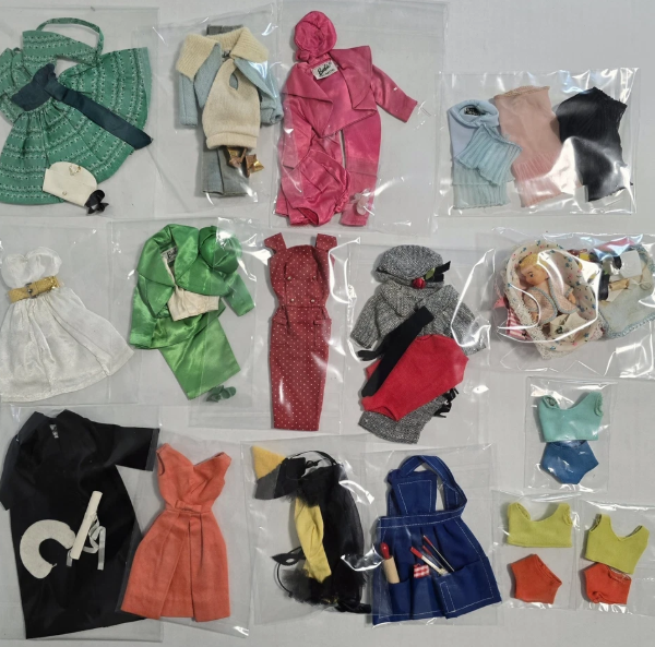 Vintage Barbie Lot 6 Dolls Huge Lot Of Clothes And Doll Trunk Rachet Legs