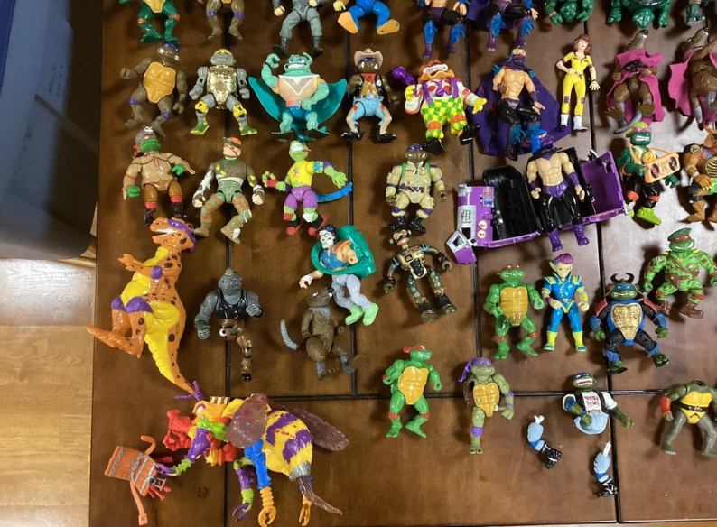 Huge Lot of 100+ TMNT Teenage Mutant Ninja Turtles W/ Accessories Vintage, TMNT
