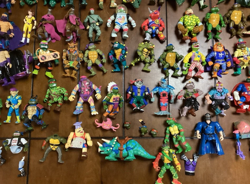Huge Lot of 100+ TMNT Teenage Mutant Ninja Turtles W/ Accessories Vintage, TMNT